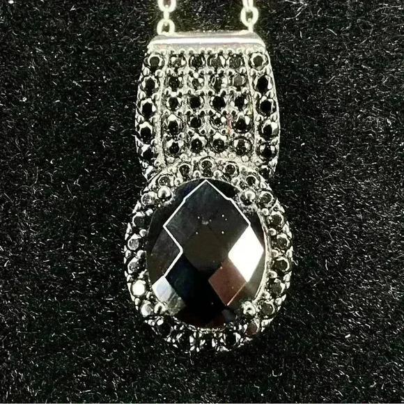 .925 Silver Necklace and Pendant with Onyx-type inset - Picture 2 of 3
